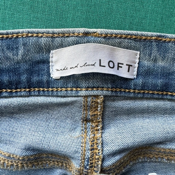 LOFT Modern Skinny Crop Women’s Distressed Blue Jeans. Decorative Hem. Size 6/28 - Picture 3 of 11